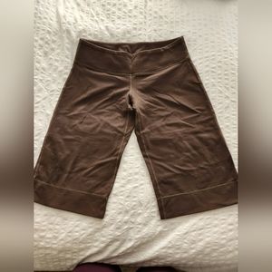 Lululemon brown cropped pants - size 6